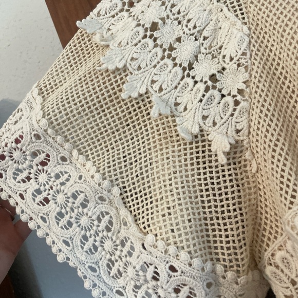 Oli & Hali Cream Lace Blouse - Picture 2 of 4
